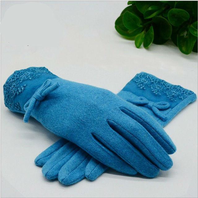 Elegant Lace Cashmere Gloves